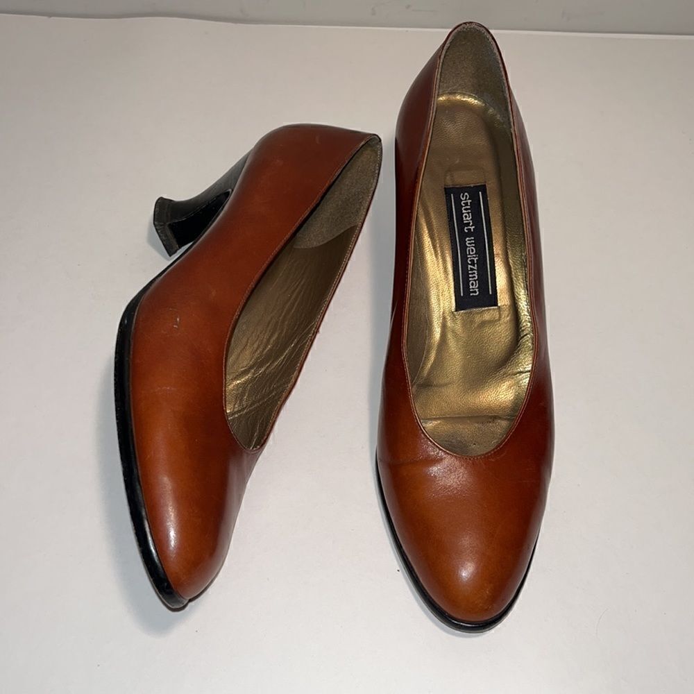 Vintage Stuart Weitzman leather cappuccino colored shoes w/ 2” heels.